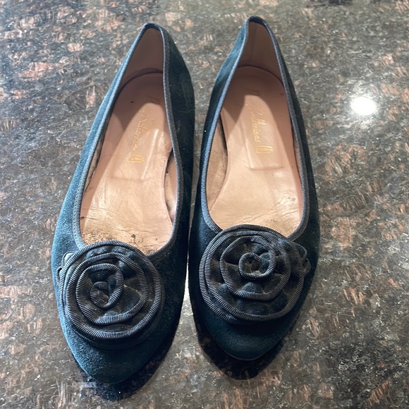 Flats - Picture 1 of 6